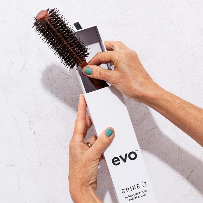 Evo Spike 22 Nylon Pin Bristle Radial Brush